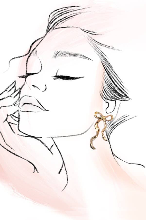 HAMMERED LONG BOW RIBBON DROP EARRINGS | 31E24407: GOLD
