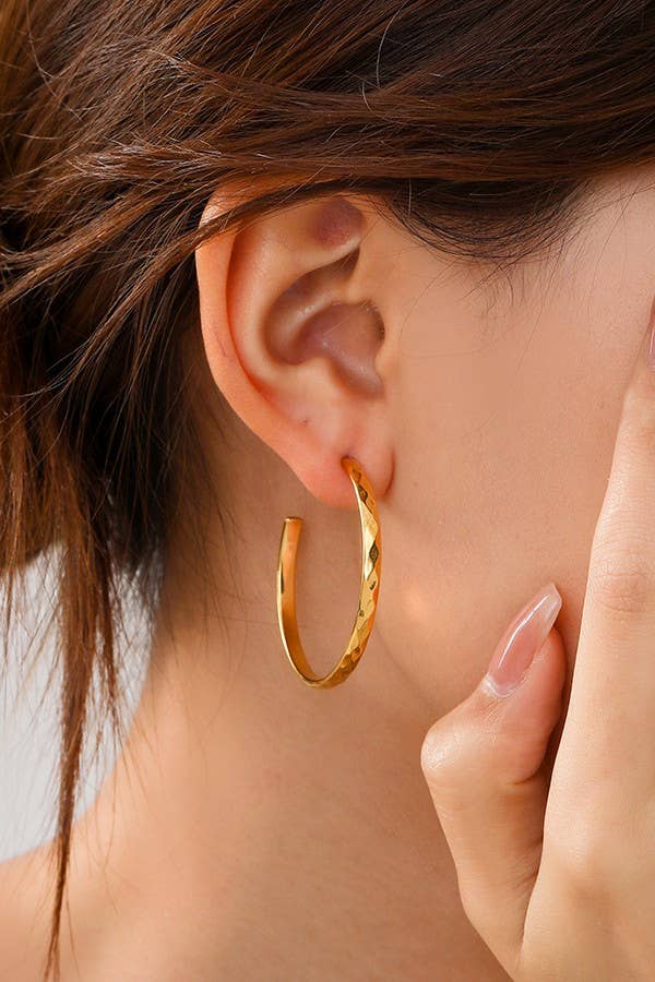 18K STAINLESS STEEL TARNISH FREE HAMMERED HOOPS | 40E302: GOLD