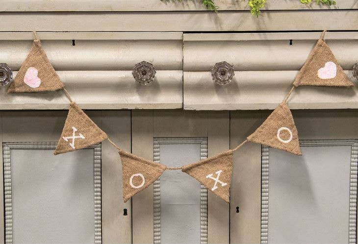 XOXOXO PENDENT BANNER