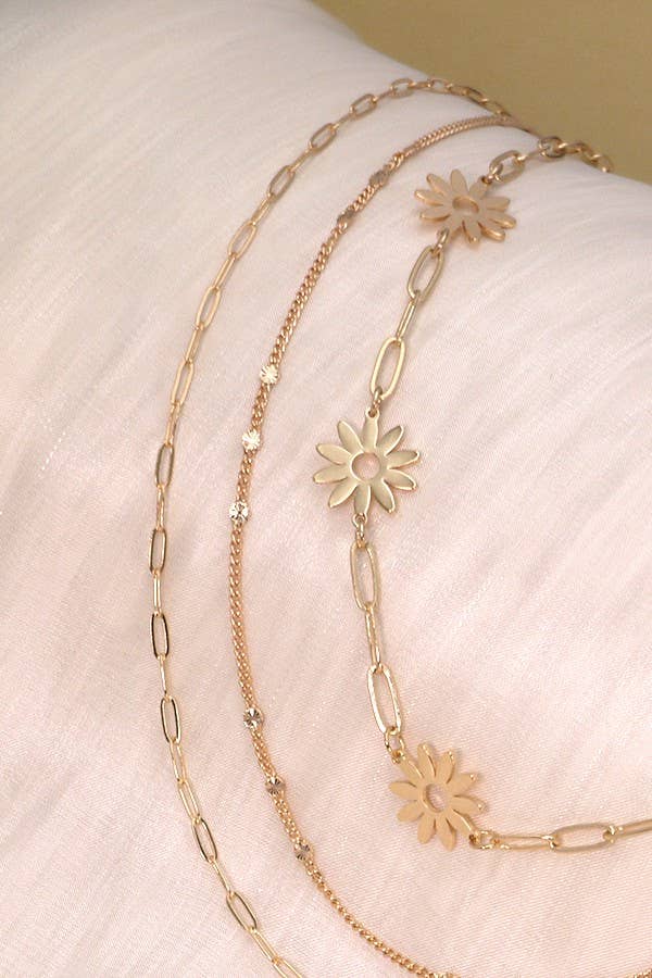 MULTI LAYERD NECKLACE WITH DASIY SHAPE CHARMS | 80N258: Gold